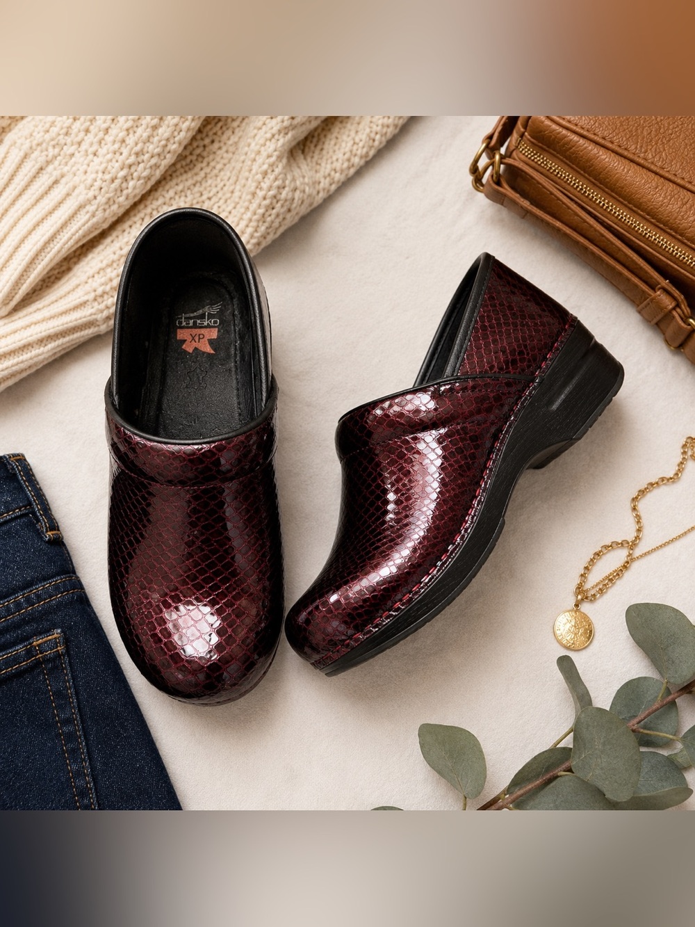 Dansko XP Burgundy Patent Embossed Clogs Size 40 / 9-9.5